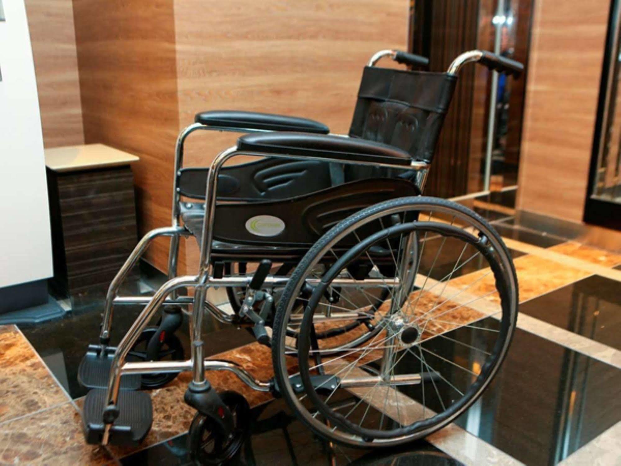 Apa Hotel Higashi Nihombashi Ekimae Tokio Exterior foto